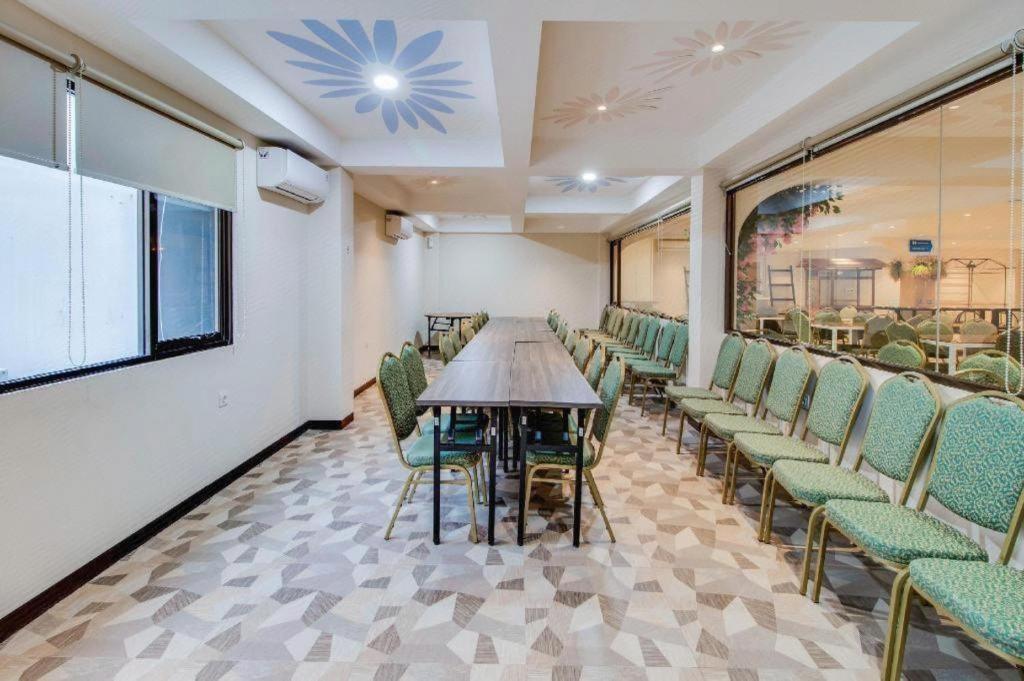 Oyo 1805 Fatmawati Mansion Syariah Otel Cakarta Dış mekan fotoğraf